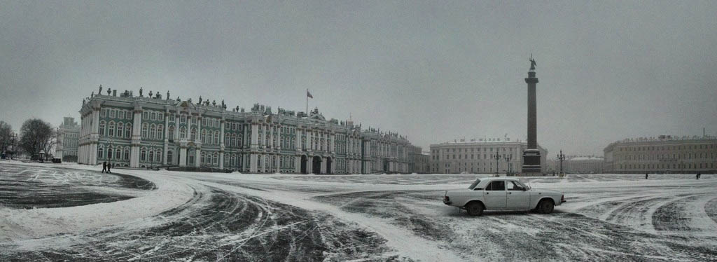 "Saint-Pétersbourg - L'Hermitage" by Panoramas:  http://www.flickr.com/photos/ranopamas/3313224173/